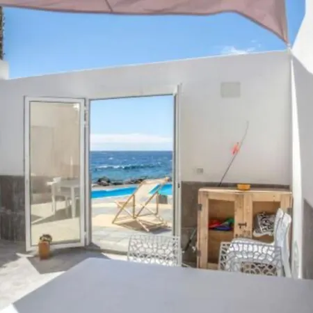 Kleines Haus Mit Blick Auf Das Meer * 기마르